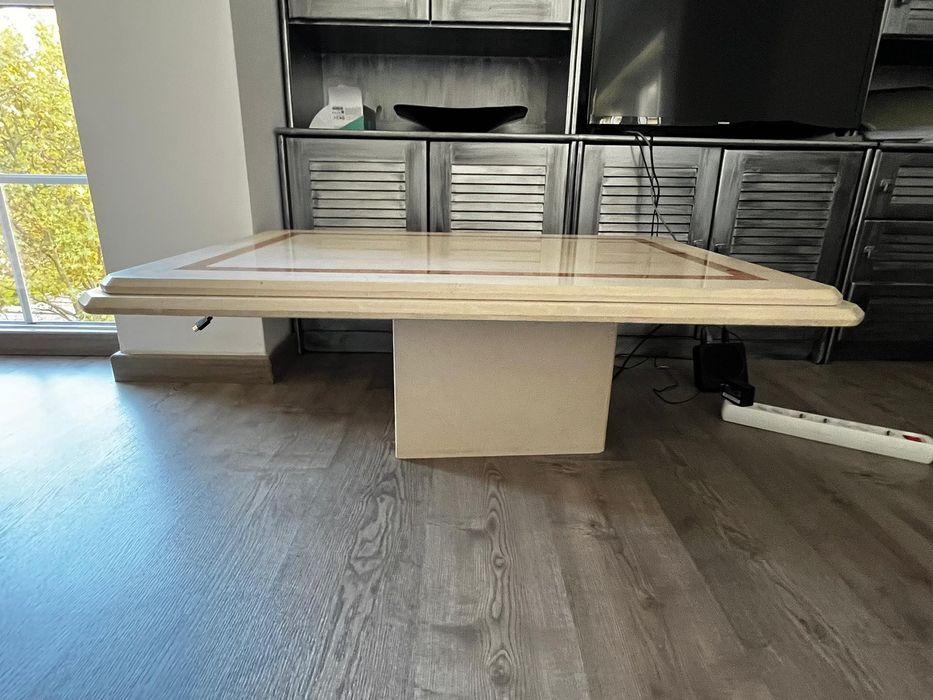 Mesa retangular em mármore