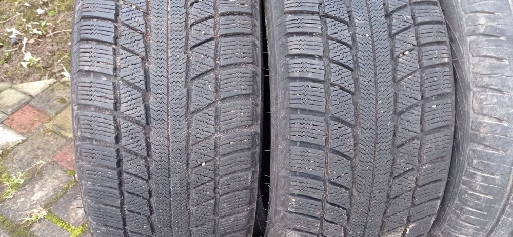 Продам зимню і літню резину.