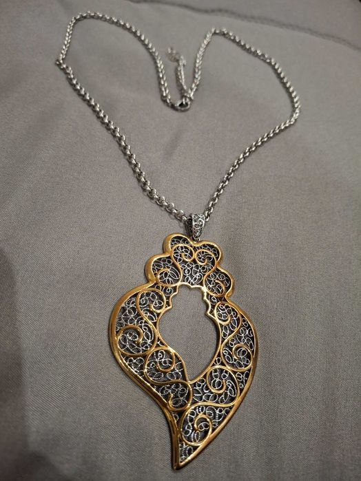 Fio Tashi com coração de Viana