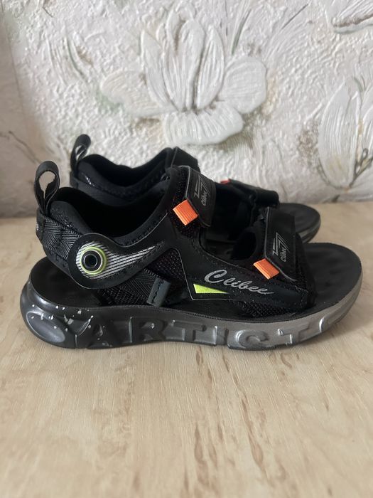 Босоніжки дитячі