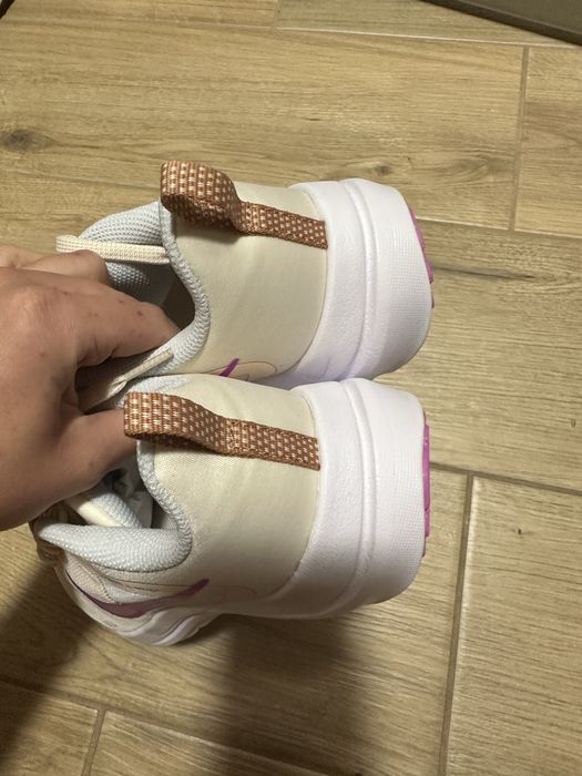 Кросівки nike жіночі