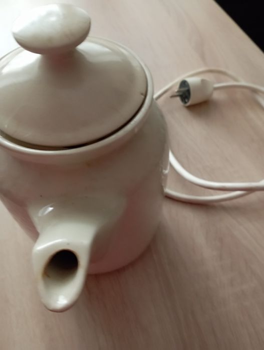 Dzbanek porcelanowy z grzałką na prąd