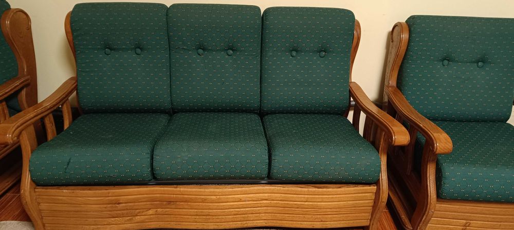 Sofá e duas poltronas