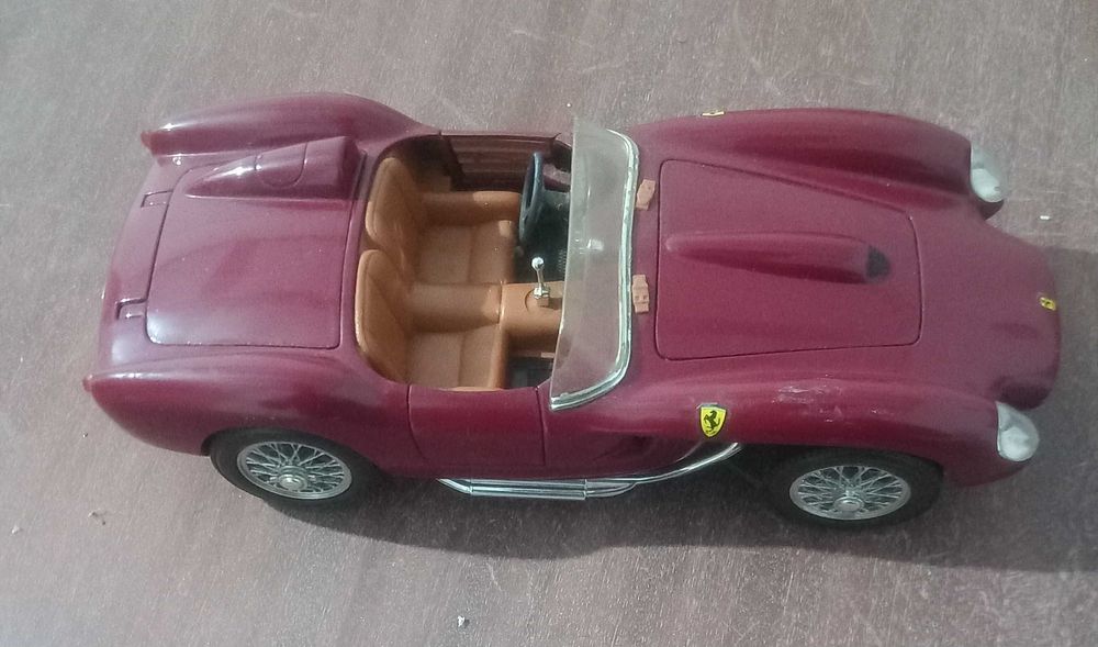 Miniatura ferrari escala 1.18