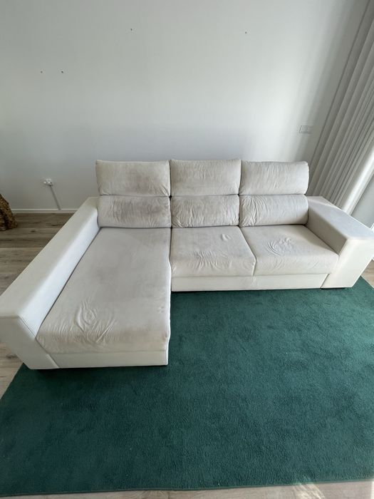 Sofa com chaise longue elevatorio