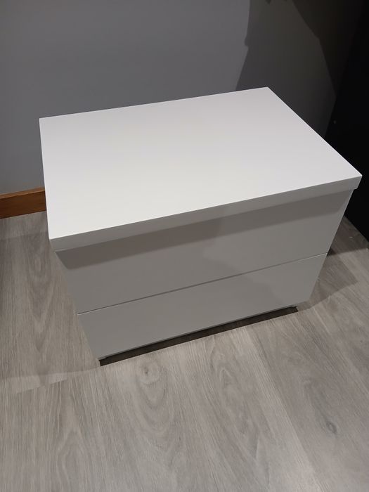 Mesa de cabeceira branca