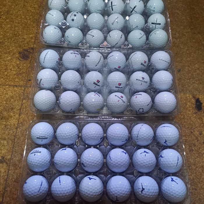 VENDO BOLAS DE GOLFE DE VÁRIAS MARCAS EM MUITO BOM ESTADO