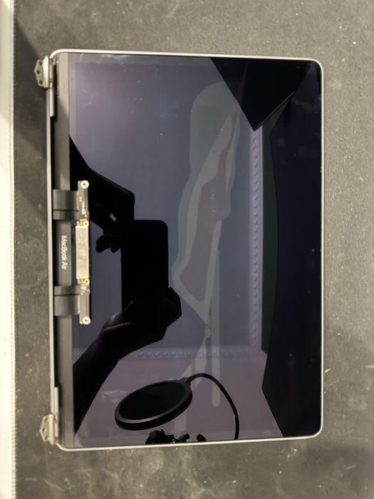 Skrzydło Matryca Macbook a2337 M1 Space Gray air. Uszkodzona