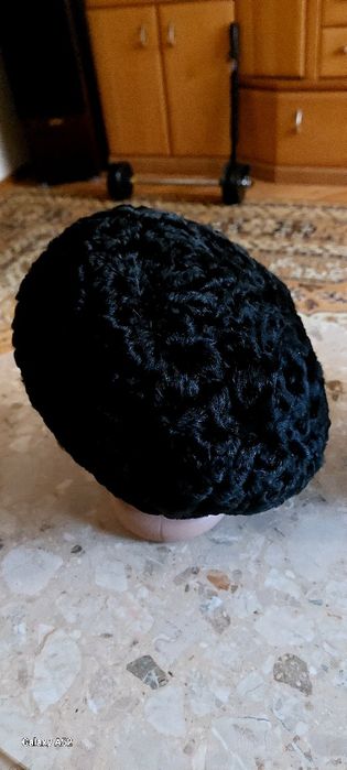 Предлагаю новый   черный женский берет из каракуля пр СССР Тисменница