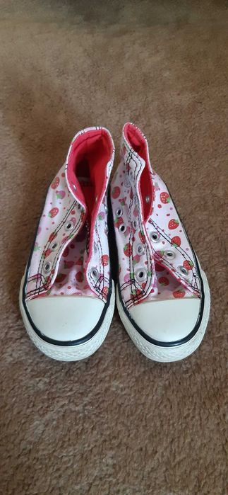 Dziewczęce truskawkowe Trampki Converse rozm.11