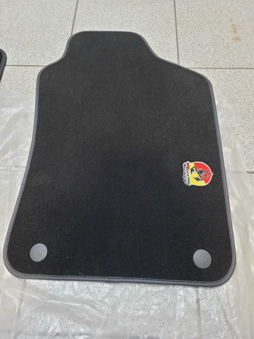 Dywaniki welurowe oryginalne ABARTH 595