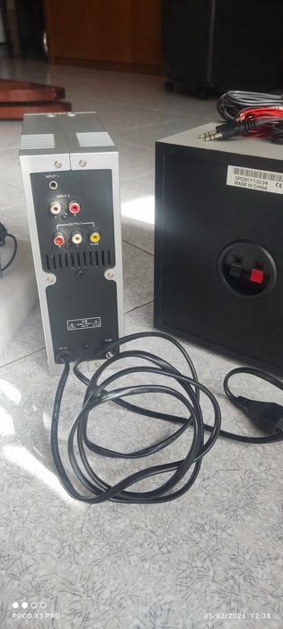 Aparelhagem de som para PC, 2 colunas  subwoofer e controlador de som