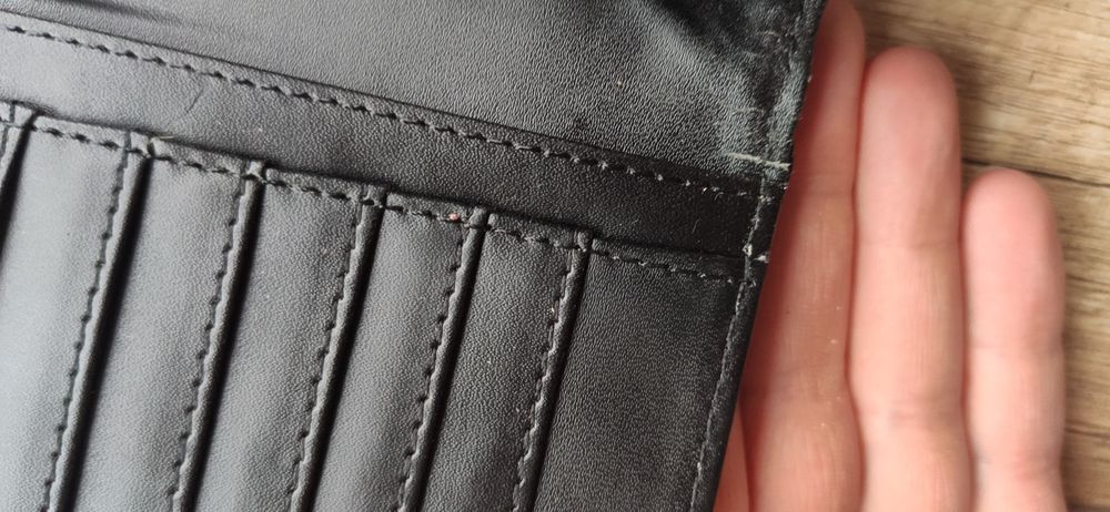 Portfel z cyrkoniami i odpinanym paskiem