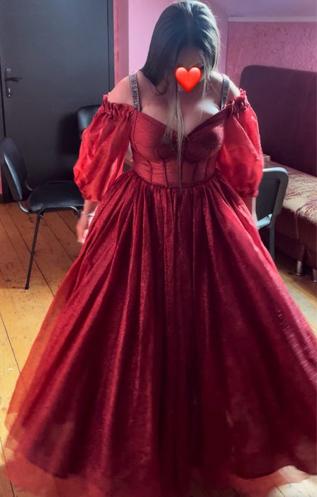 Розкішна випускна сукня