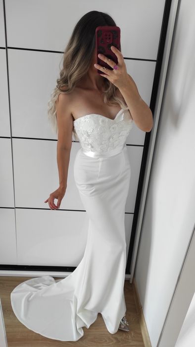 suknia o kroju syrenki