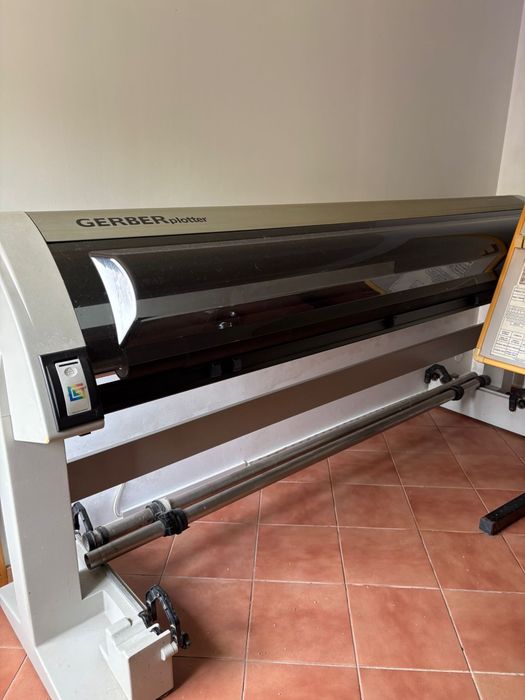 Vendo máquina plotter e digitalizadora