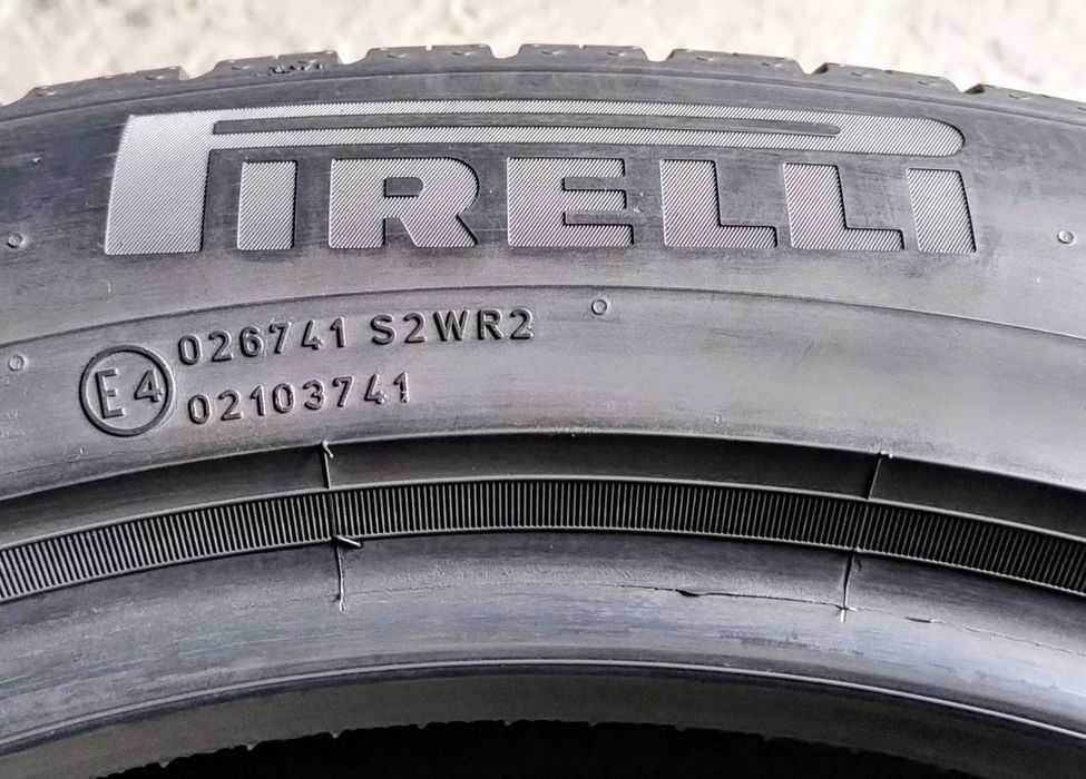 Шини всесезонні R20 235/50 Pirelli Scorpion All Season