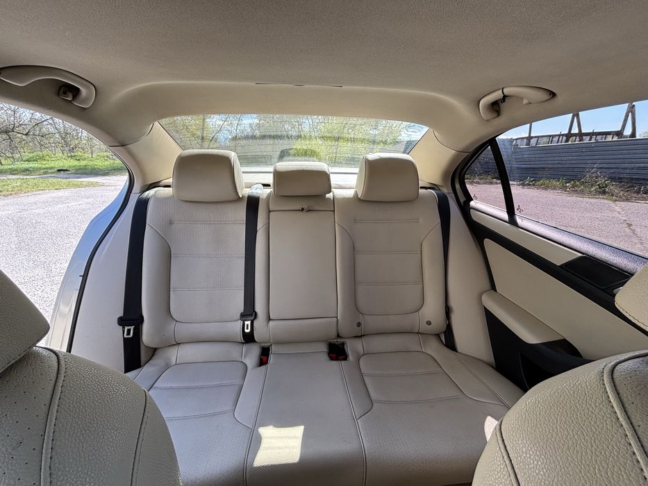 Продам автомобіль Volkswagen Jetta 6 2011