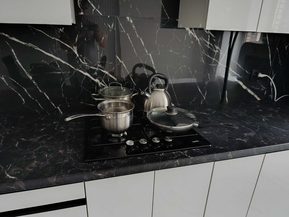 Новобудова р-н Центр. Київський майдан пог 500,  доб 900