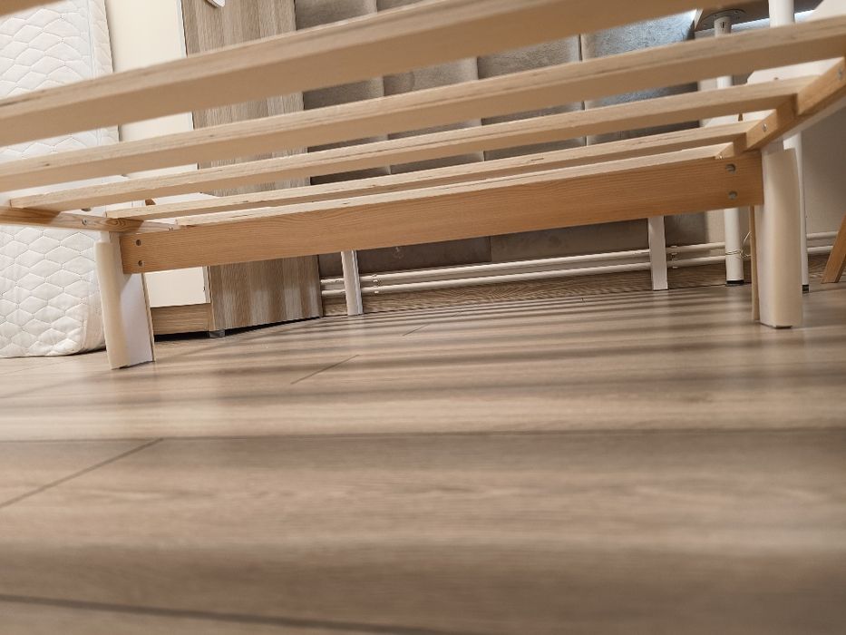 Sprzedam łóżko z materacem.