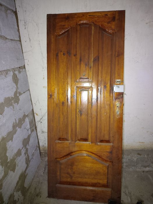 Продам двери входные, массив сосна