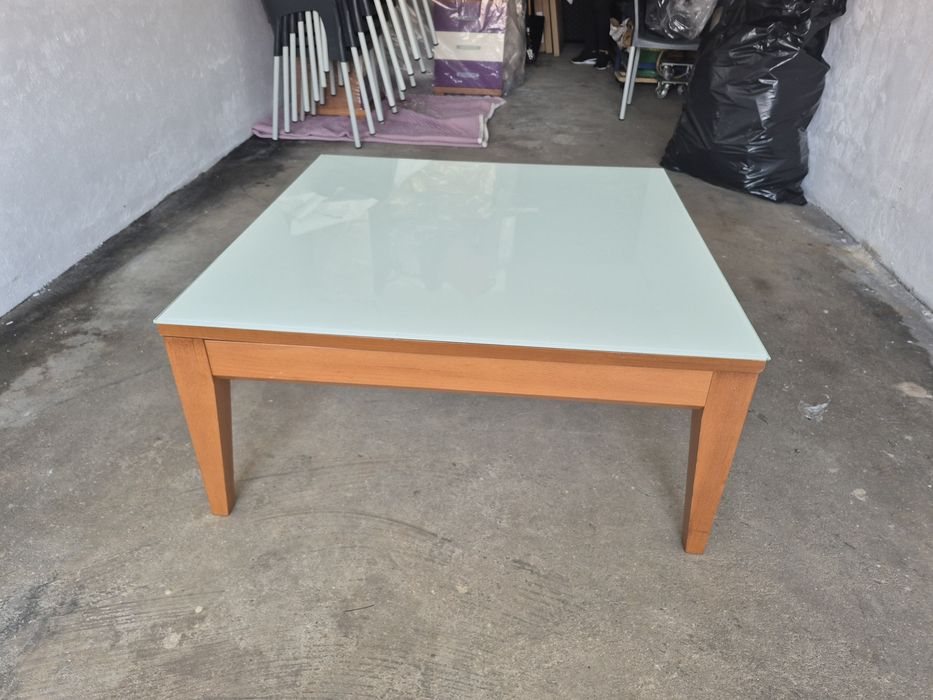 Mesa de Centro em cerejeira com tampo em vidro