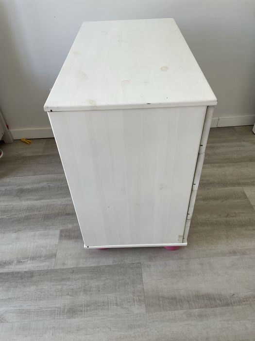 Comoda de madeira para criança