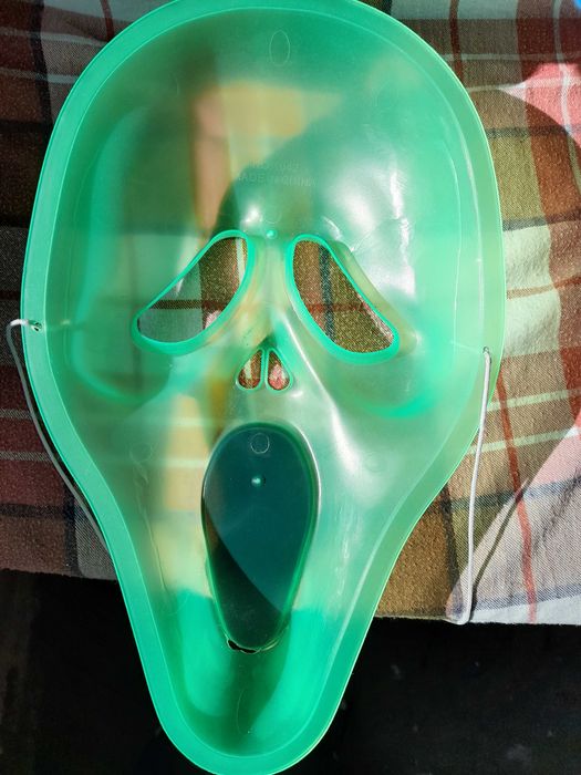 4 Máscaras de Carnaval Adulto + Catwoman para criança