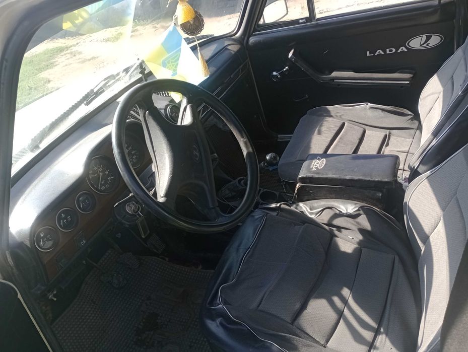 Ваз 2106 на повному бойовому ходу