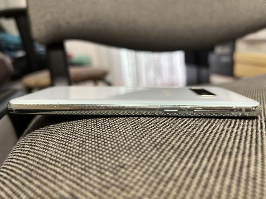 Samsung galaxy S10e white