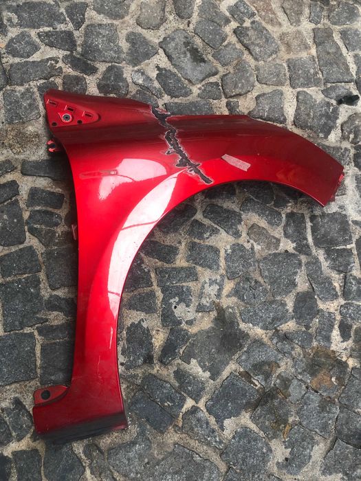 Para-choques Frente Clio IV 99 € + 2 Guarda lamas 50 € cada