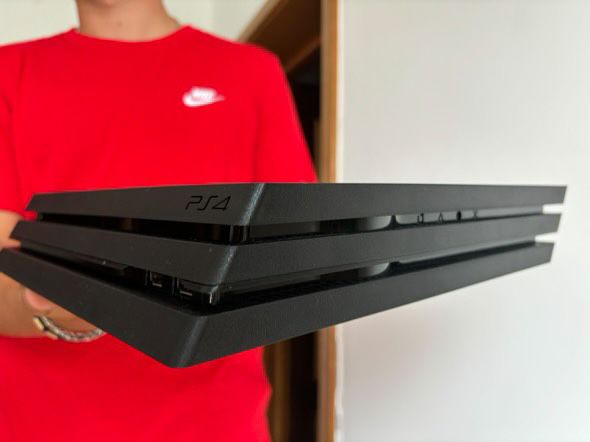 Playstation 4 (1 TB, Pro) with one controller and one game (Fifa 20)64585814360449124