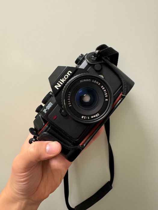 Nikon F-301 + Nikon Series E 28mm f/2.8 - aparat analogowy 35mm, lustrzanka