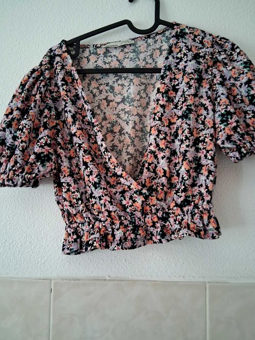 Saias Breskha,com top Pull&Bear.
