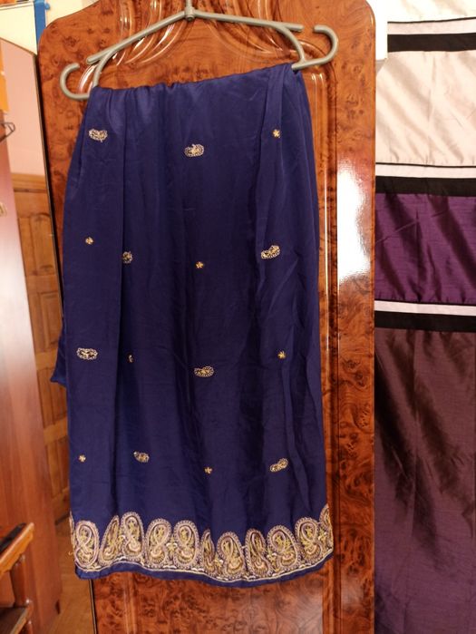 Шаль с золотой вышивкой