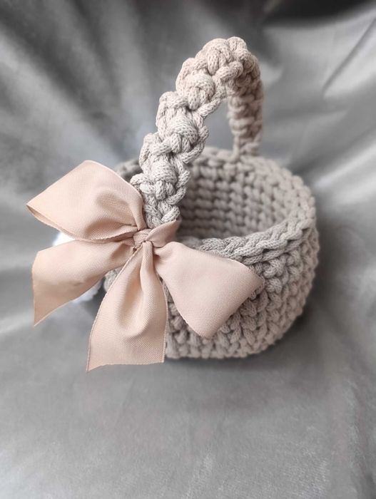 Koszyk wielkanocny z uszami królik