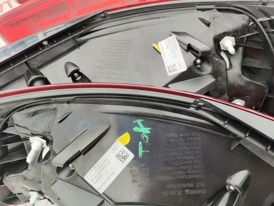 Audi Q3 2012-2018 задні ліхтарі 8U0945093 8U0945094 8U0945093A  (094A)