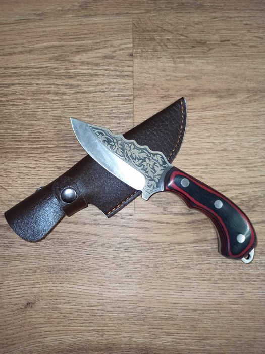Кованный кухонный нож с ручкой из цельного дерева + чехол из кожи