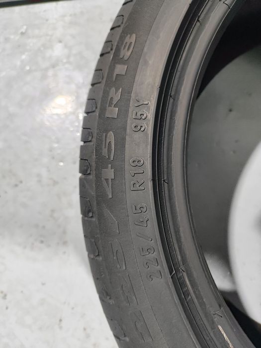 2 pneus semi novos 225-45R18 RFT Pirelli - Oferta dos Portes