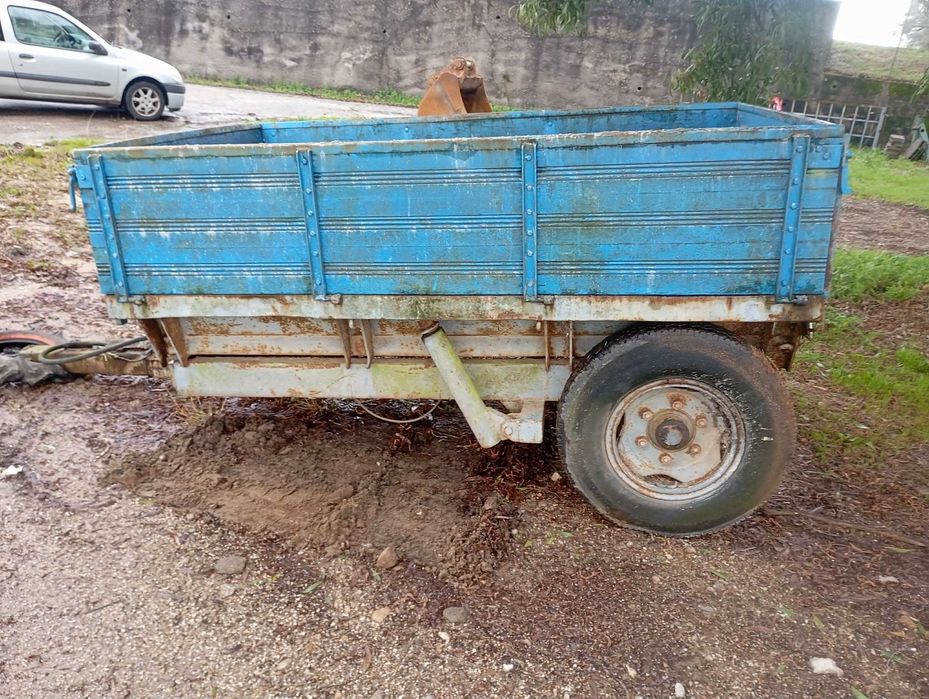 Reboque  agrícola  documentos em dia