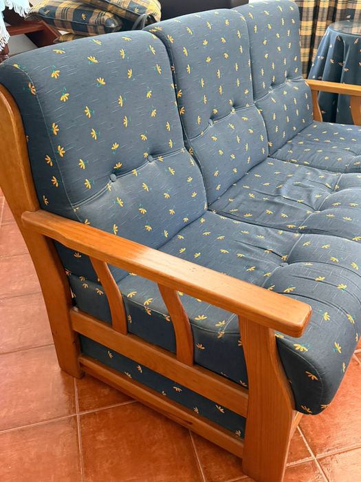 Conjunto de Sofás em Madeira Maciça (3 + 2 Poltronas)