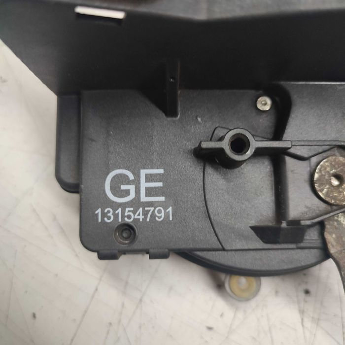 Opel Meriva Corsa zamek drzwi lewy przód OE 13154791