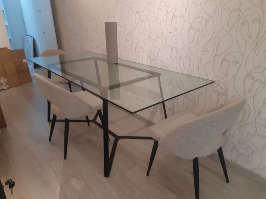 Mesa com tampo em vidro com 2,30x0,90