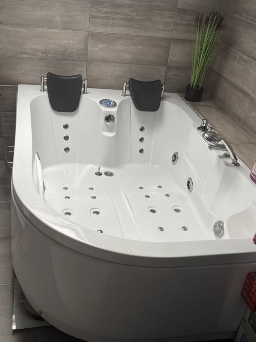 Dwuosobowa wanna z hydromasazem