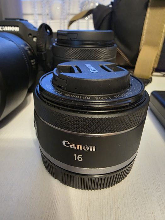 Canon R8 + obiektywy 16, 24-50, 24-100 + torba + 2 ładowarki