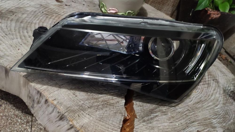 farol esquerdo bi-xenon led direcional Skoda Superb 3 cjx