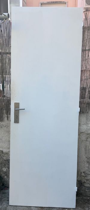 Porta de madeira maciça