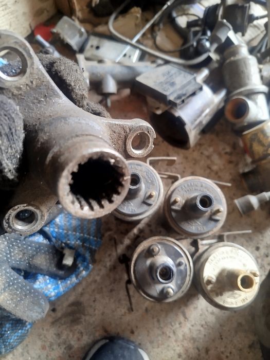 Ваз запчастини бу