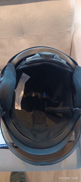 Kask narciarski z przesłoną