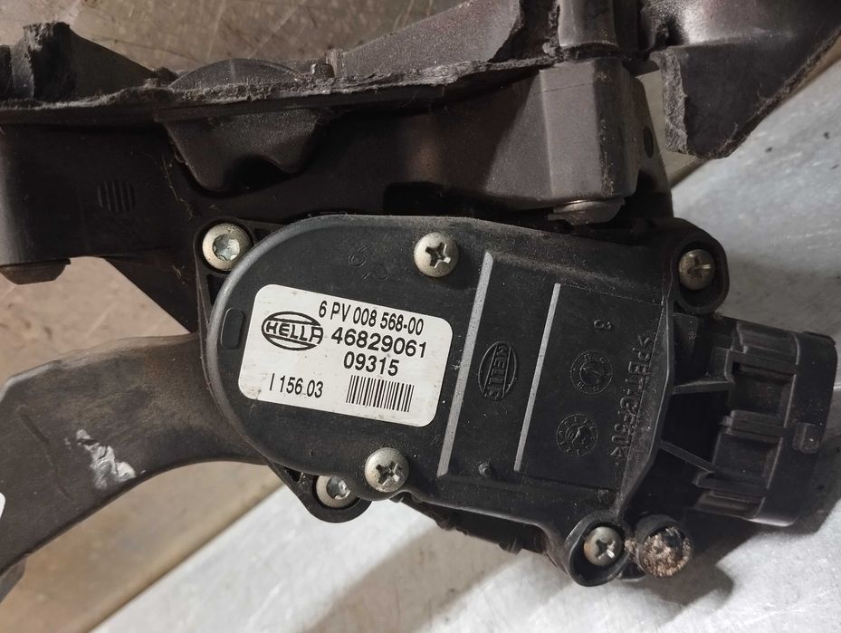 Potenciometro / Pedal Acelerador Fiat Punto 188 99-04 46829061